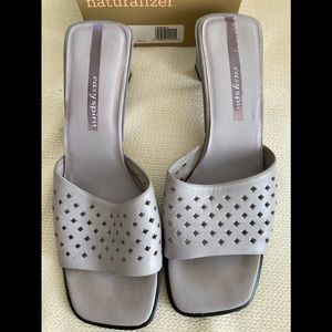 Women’s Easy Spirit purple slides